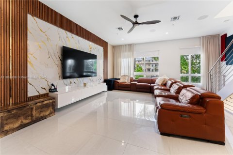 Townhouse in Doral, Florida 3 bedrooms, 246.56 sq.m. № 1941813 - photo 10