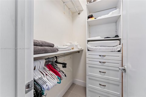 Townhouse in Doral, Florida 3 bedrooms, 246.56 sq.m. № 1941813 - photo 7