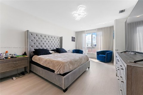 Townhouse in Doral, Florida 3 bedrooms, 246.56 sq.m. № 1941813 - photo 20