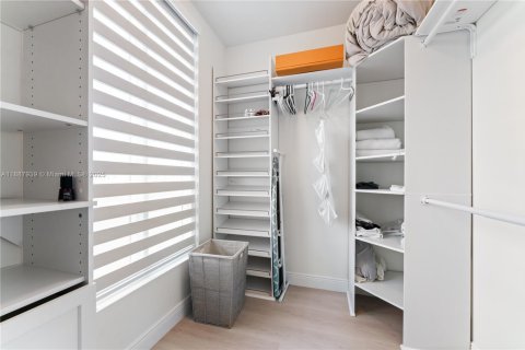 Townhouse in Doral, Florida 3 bedrooms, 246.56 sq.m. № 1941813 - photo 29