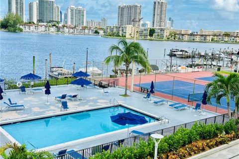 Condominio en venta en Aventura, Florida, 1 dormitorio, 81.1 m2 № 2002732 - foto 3