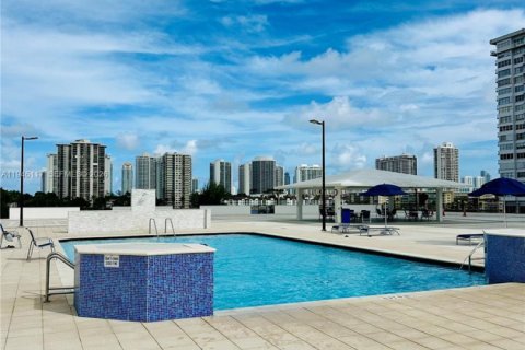 Condominio en venta en Aventura, Florida, 1 dormitorio, 81.1 m2 № 2002732 - foto 5