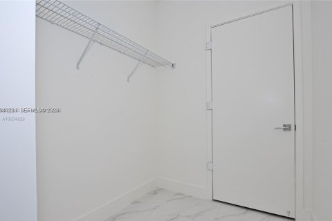 Снять в аренду кондоминиум в Санрайз, Флорида 2 спальни, 97.55м2, № 1997883 - фото 12