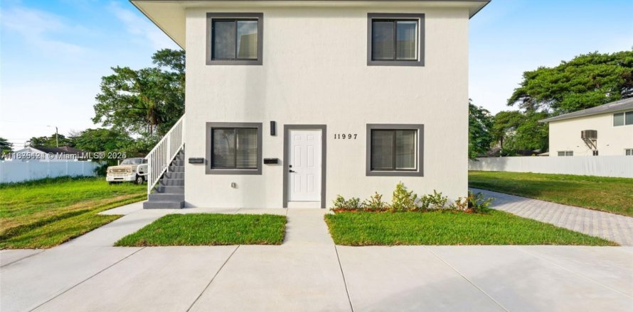 Casa en Miami, Florida 3 dormitorios, 220.55 m2 № 1934946