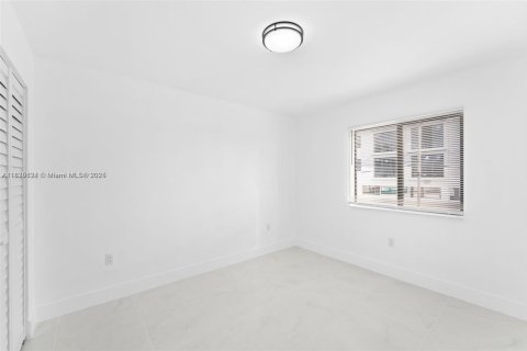 Casa en alquiler en Miami, Florida, 3 dormitorios, 220.55 m2 № 1934946 - foto 8