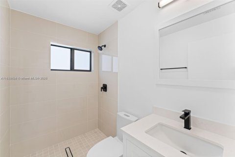 Casa en alquiler en Miami, Florida, 3 dormitorios, 220.55 m2 № 1934946 - foto 7