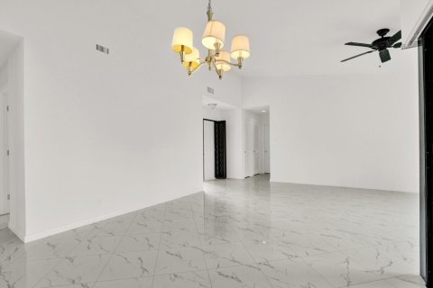 Adosado en venta en Palm City, Florida, 3 dormitorios, 139.63 m2 № 2078379 - foto 8