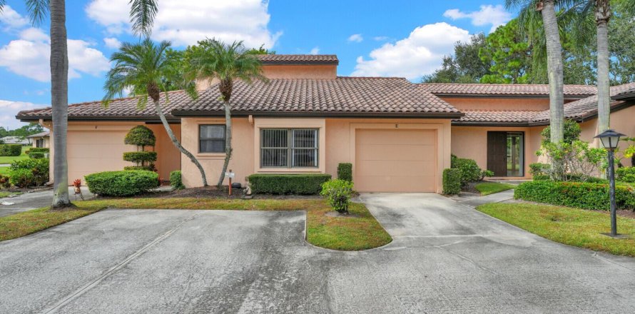 Adosado en Palm City, Florida 3 dormitorios, 139.63 m2 № 2078379