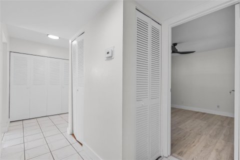 Copropriété à vendre à Tamarac, Floride: 2 chambres, 108.7 m2 № 2185209 - photo 10