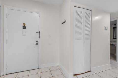Copropriété à vendre à Tamarac, Floride: 2 chambres, 108.7 m2 № 2185209 - photo 3