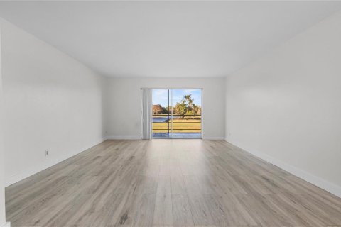 Copropriété à vendre à Tamarac, Floride: 2 chambres, 108.7 m2 № 2185209 - photo 17