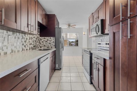 Copropriété à vendre à Tamarac, Floride: 2 chambres, 108.7 m2 № 2185209 - photo 6