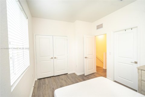 Купить таунхаус в Майами-Гарденс, Флорида 2 спальни, 114.08м2, № 1961675 - фото 16