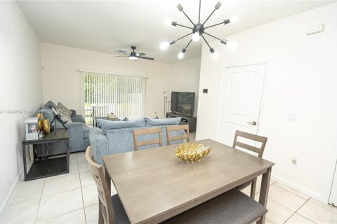 Купить таунхаус в Майами-Гарденс, Флорида 2 спальни, 114.08м2, № 1961675 - фото 2