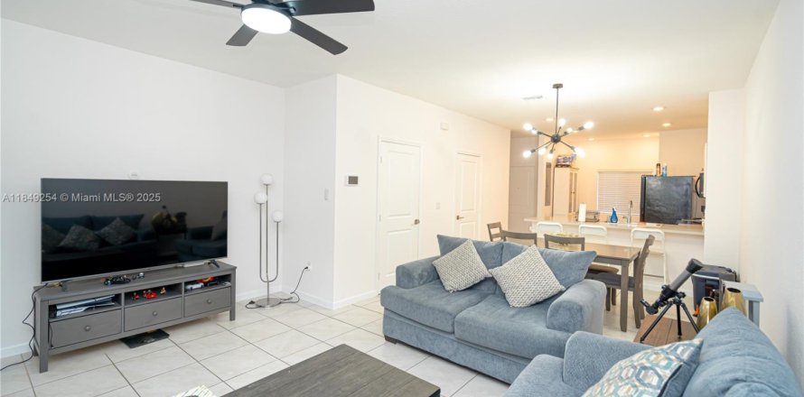 Таунхаус в Майами-Гарденс, Флорида 2 спальни, 114.08м2 № 1961675