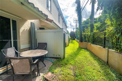 Купить таунхаус в Майами-Гарденс, Флорида 2 спальни, 114.08м2, № 1961675 - фото 27