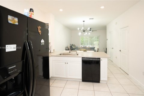 Купить таунхаус в Майами-Гарденс, Флорида 2 спальни, 114.08м2, № 1961675 - фото 8