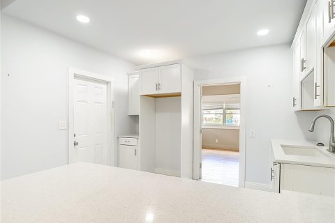 Casa en venta en Tampa, Florida, 4 dormitorios, 171.87 m2 № 2149473 - foto 19
