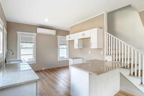 Casa en venta en Tampa, Florida, 4 dormitorios, 171.87 m2 № 2149473 - foto 30