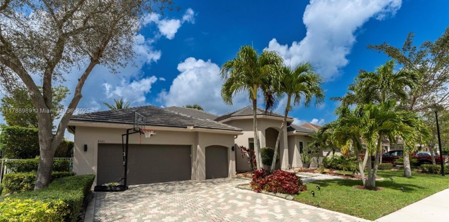 Villa ou maison à Davie, Floride 4 chambres, 259.01 m2 № 1732168