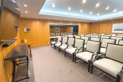 Condo in Aventura, Florida, 2 bedrooms  № 1997529 - photo 19