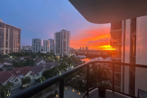 Condo in Aventura, Florida, 2 bedrooms  № 1997529 - photo 25