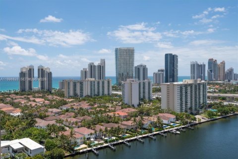 Condo in Aventura, Florida, 2 bedrooms  № 1997529 - photo 11