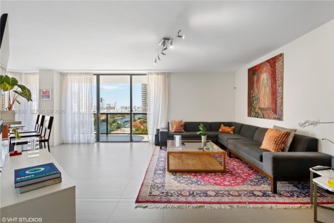 Condo in Aventura, Florida, 2 bedrooms  № 1997529 - photo 2