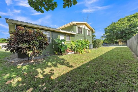 Villa ou maison à louer à Miami, Floride: 4 chambres, 148.27 m2 № 1999393 - photo 15