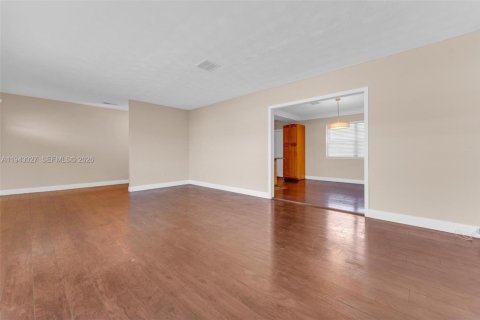 Villa ou maison à louer à Miami, Floride: 4 chambres, 148.27 m2 № 1999393 - photo 3