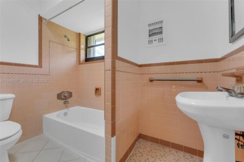 Villa ou maison à louer à Miami, Floride: 4 chambres, 148.27 m2 № 1999393 - photo 17