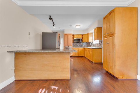 Villa ou maison à louer à Miami, Floride: 4 chambres, 148.27 m2 № 1999393 - photo 8