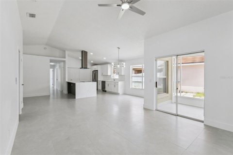Casa en venta en Kissimmee, Florida, 3 dormitorios, 129.32 m2 № 2167392 - foto 4