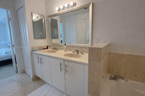 Copropriété à louer à North Bay Village, Floride: 2 chambres, 116.22 m2 № 2273821 - photo 27