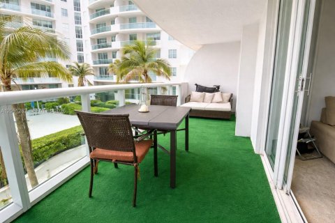 Copropriété à louer à North Bay Village, Floride: 2 chambres, 116.22 m2 № 2273821 - photo 2
