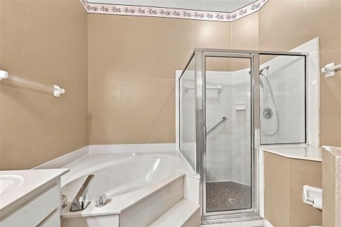 Condo in Sun City Center, Florida, 2 bedrooms № 2368813 - photo 23