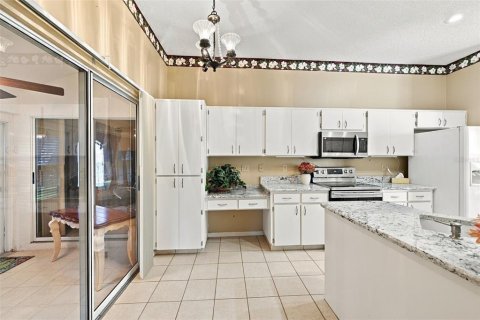 Condo in Sun City Center, Florida, 2 bedrooms № 2368813 - photo 10