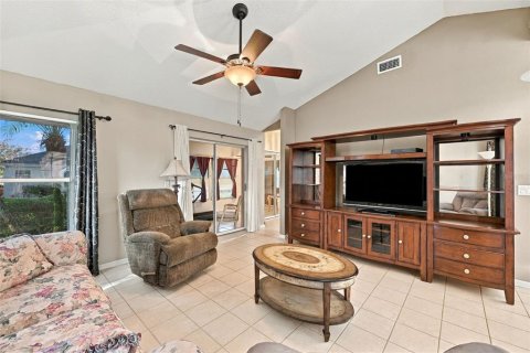 Condo in Sun City Center, Florida, 2 bedrooms № 2368813 - photo 7