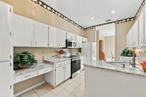 Condo in Sun City Center, Florida, 2 bedrooms № 2368813 - photo 11
