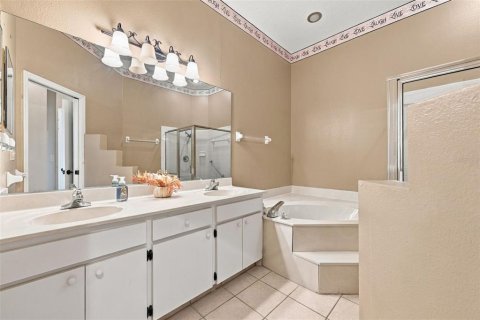 Condo in Sun City Center, Florida, 2 bedrooms № 2368813 - photo 24