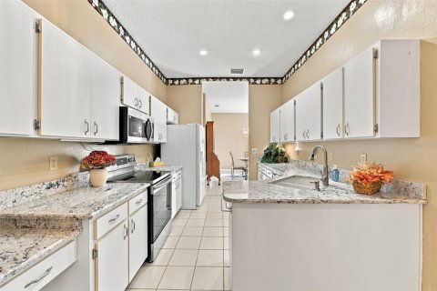 Condo in Sun City Center, Florida, 2 bedrooms № 2368813 - photo 12