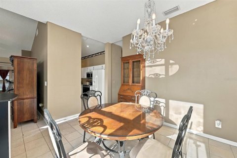 Condo in Sun City Center, Florida, 2 bedrooms № 2368813 - photo 17