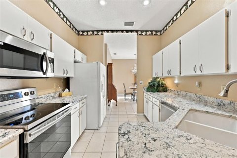 Condo in Sun City Center, Florida, 2 bedrooms № 2368813 - photo 13