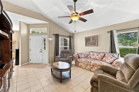 Condo in Sun City Center, Florida, 2 bedrooms № 2368813 - photo 9