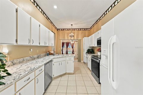 Condo in Sun City Center, Florida, 2 bedrooms № 2368813 - photo 14