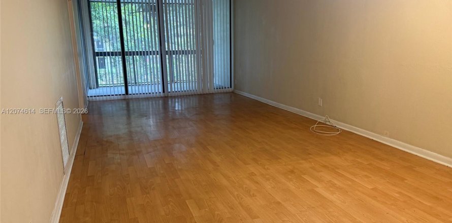 Condo in Coral Springs, Florida, 3 bedrooms  № 2319389