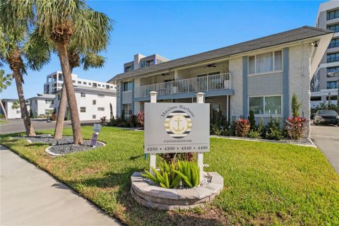 Condo in Saint Petersburg, Florida, 1 bedroom  № 1902085 - photo 2