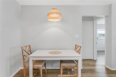 Condo in Saint Petersburg, Florida, 1 bedroom  № 1902085 - photo 11