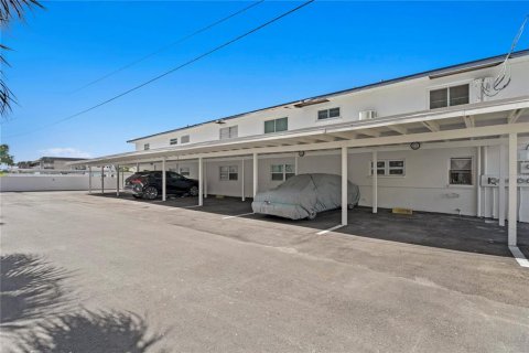Condo in Saint Petersburg, Florida, 1 bedroom  № 1902085 - photo 15