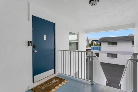 Condo in Saint Petersburg, Florida, 1 bedroom  № 1902085 - photo 3